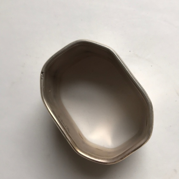 Vintage Silverplate napkin rings. Set of 4 - Picture 4 of 7